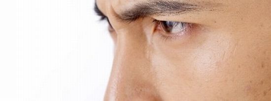 婚活で男性は女性の持ち物を注視画像